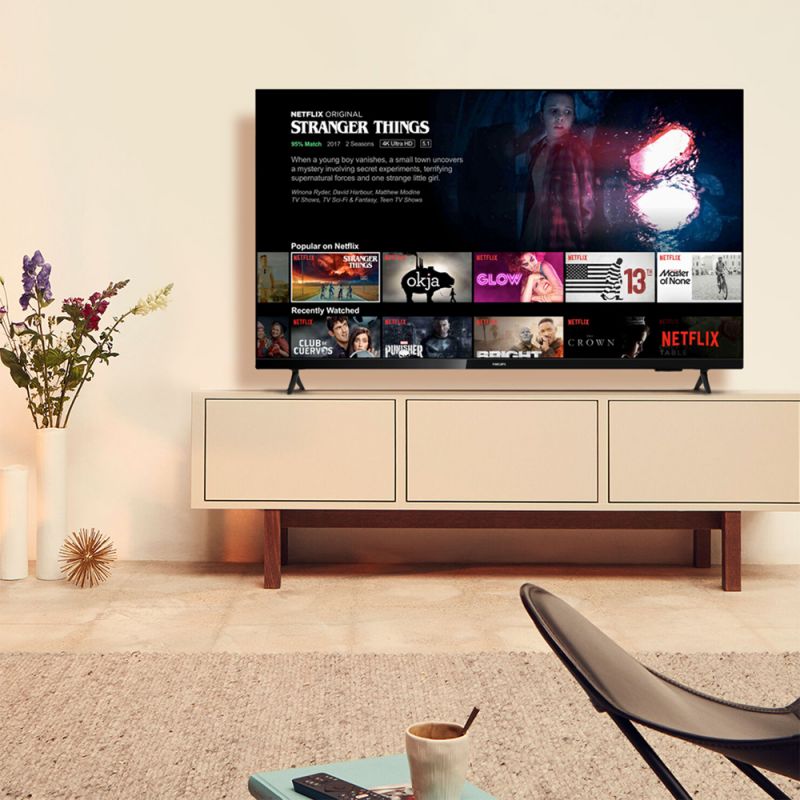 arma Celo Brillante Philips Smart TV LED 32" HD 32PHD6825/77 Negro